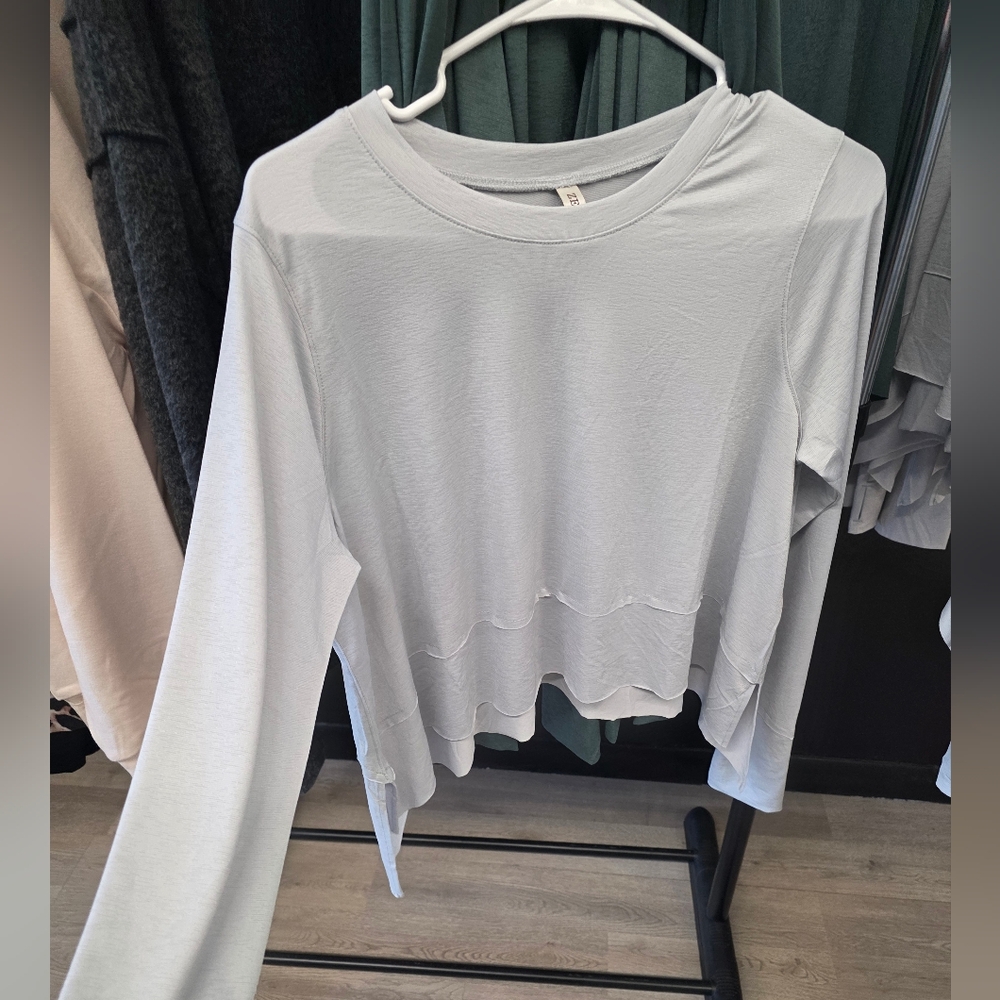 Women's Light Gray Long Sleeve Top